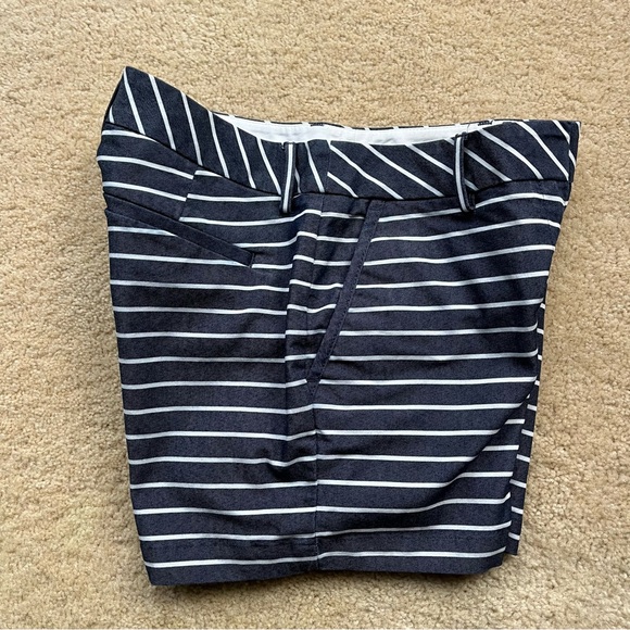 Lands’ End Women’s Navy Blue & White Striped Chino Shorts - Sz 2 - EUC - Stretch - Picture 6 of 8